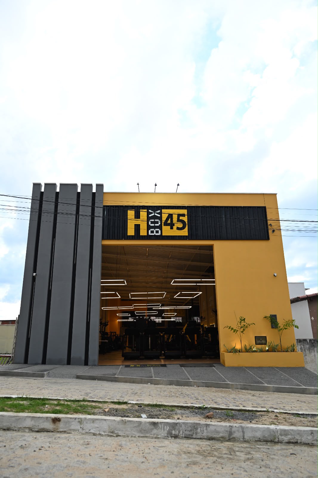 Fachada da HBOX45